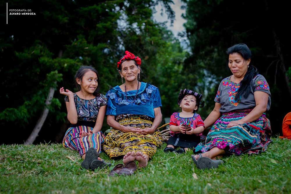 Madres de San Juan La Laguna