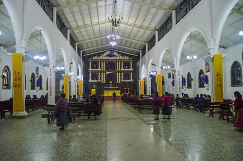 Iglesia Católica en Semana Santa San Juan La Laguna