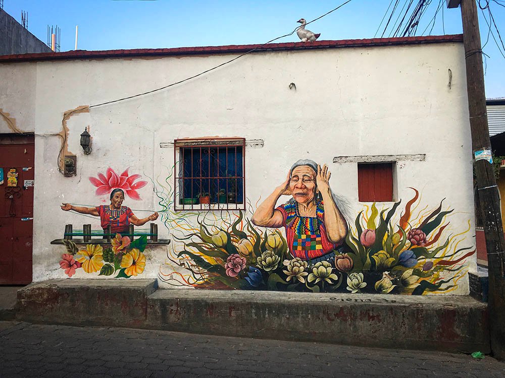 ancianas del pueblo mujer tejedora